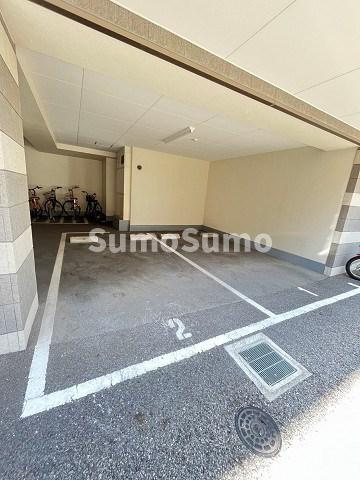 西宮市甲東園１丁目の賃貸マンションの駐車場