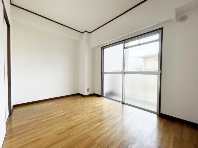 グランドハイツ中原東の洋室|洋室はエアコン設置可能、2部屋つなげることもできます。