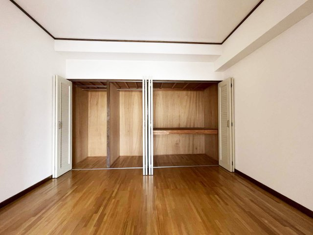 グランドハイツ中原東の洋室|洋室は収納力も十分
