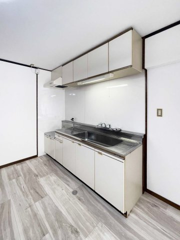 グランドハイツ中原東のキッチン|広いキッチンスペース