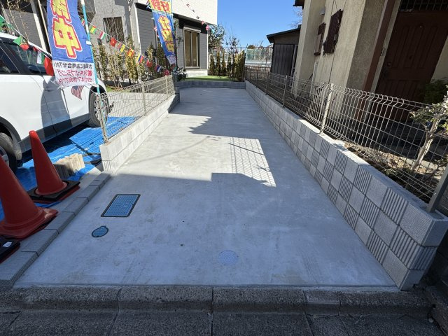 柏市酒井根２丁目新築戸建【酒井根小学校：10分】の駐車場|2号棟駐車スペース・縦列2台駐車可