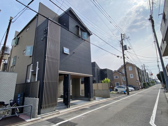 板橋区南町 全2棟 A号棟の前面道路含む現地写真|北側約6.3ｍ公道に面する全2棟
広々した前面道路は開放感を与えてくれます