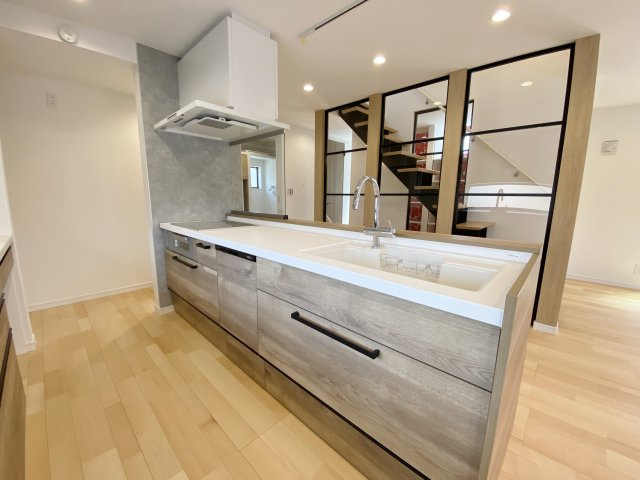 板橋区南町 全2棟 A号棟のキッチン|人気の対面式キッチンには食洗機を標準装備です(A号棟)