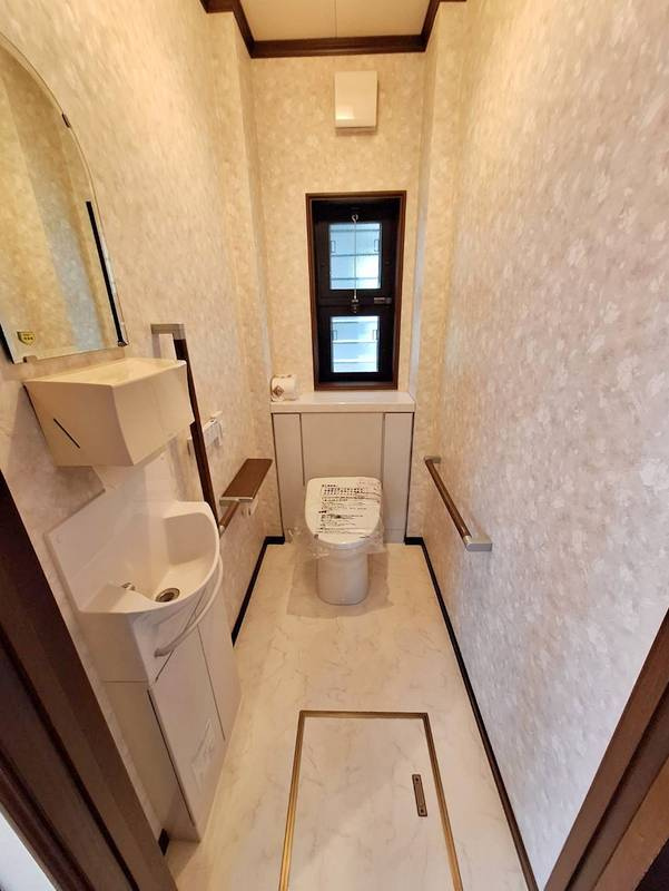 野毛一丁目戸建のトイレ