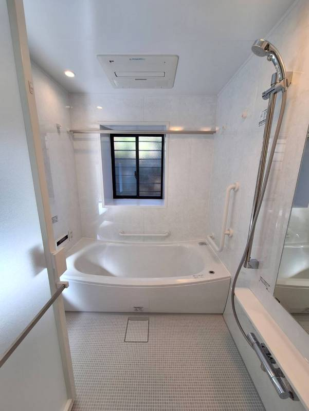 野毛一丁目戸建の浴室