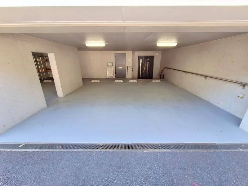 野毛一丁目戸建の駐車場