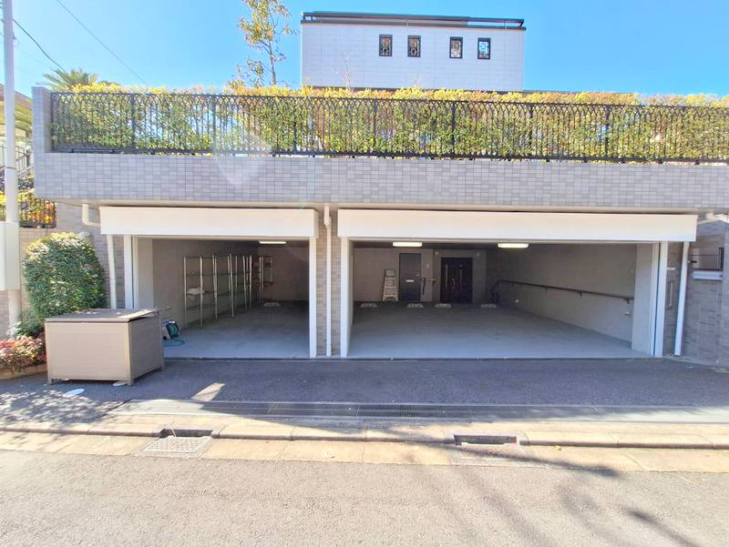 野毛一丁目戸建のエントランス