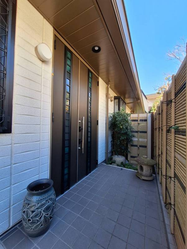 野毛一丁目戸建の玄関