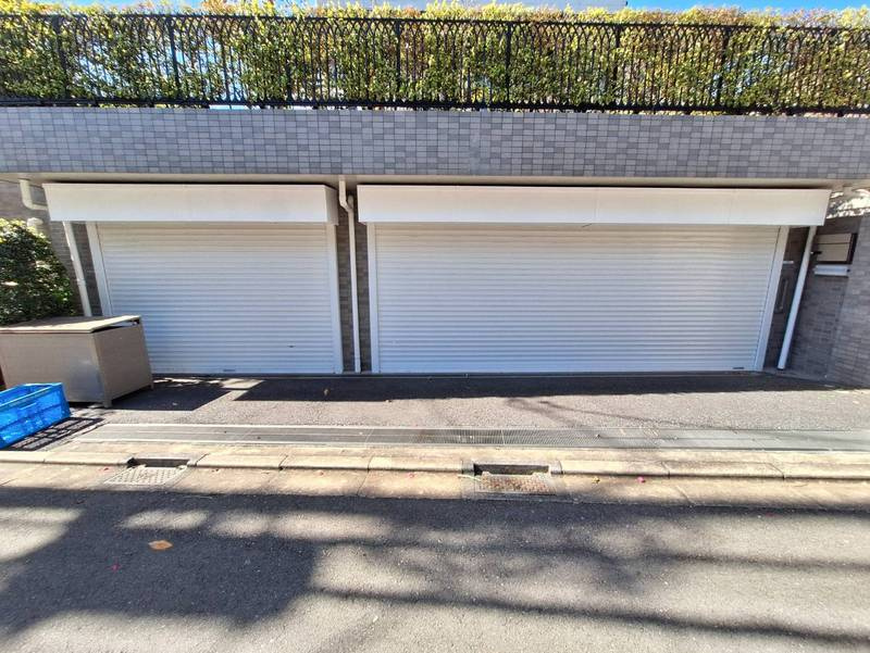 野毛一丁目戸建の駐車場