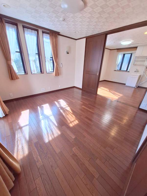 野毛一丁目戸建の洋室