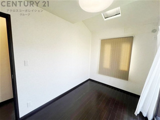 創造性や成長を促す遊びの空間を提供。学習や趣味に集中できる環境を整えます。個別のプライベートスペースは自己表現と自立心を育み、心地よい睡眠環境を整えリラックスできる場所を提供。