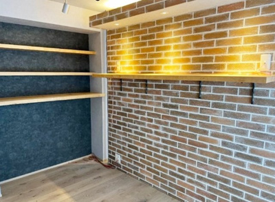 【居間・リビング】 | 進和苦楽園アーバンライフC棟 | 間接照明がお洒落なアトリエモクバの一枚板の飾り棚