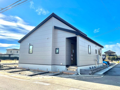 【外観】 | 潮来市日の出5丁目3号棟 | 即日案内可能です。お気軽に弊社ハウシーにお問合せ下さい！