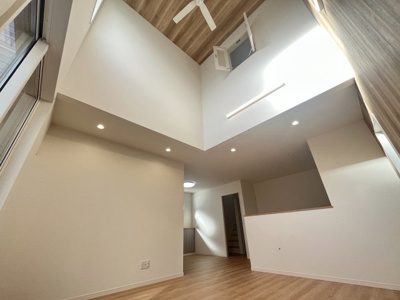 【居間・リビング】 | 【ダイニング　CG家具設置イメージ】
※画像に含まれる家具家電はCGで作成したイメージです。実際の物件には付帯しません。