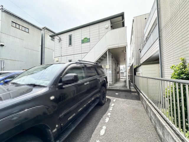 シャーメゾン ジュネスの駐車場