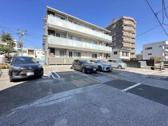 グランドール天神Ⅱの駐車場