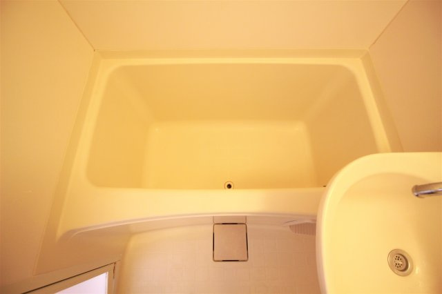 フルール五百石の浴室|浴槽