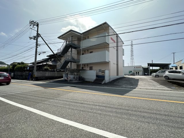 プチフローラⅡの駐車場