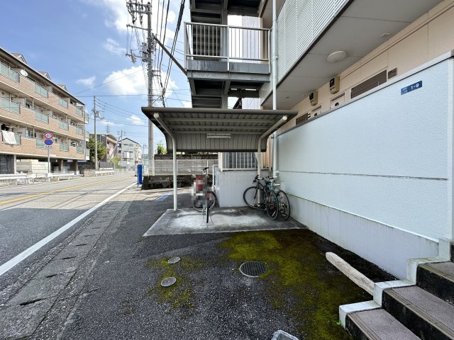 プチフローラⅡの駐車場