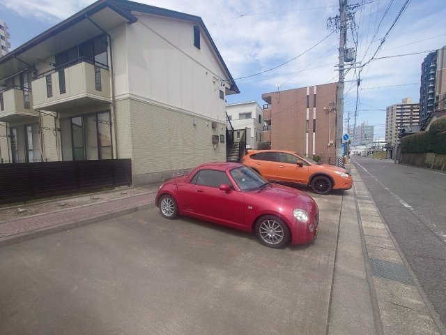 セジュール山之手の駐車場