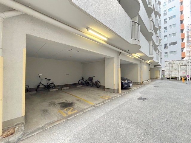 新大阪南愛ビルの駐車場