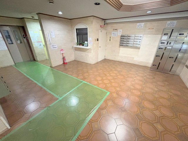 新大阪南愛ビルのロビー