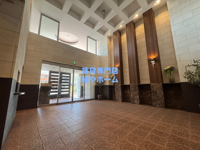 CITY　SPIRE難波WESTのロビー|建物の内部です