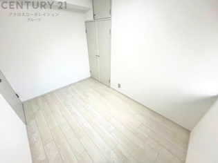 創造性や成長を促す遊びの空間を提供。学習や趣味に集中できる環境を整えます。個別のプライベートスペースは自己表現と自立心を育み、心地よい睡眠環境を整えリラックスできる場所を提供。