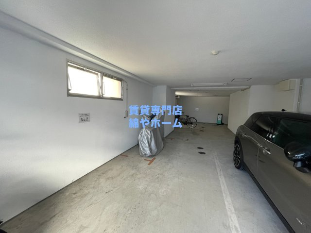 CITY SPIRE難波WESTⅡの駐車場|駐車場があるので、車を買う予定の方も安心です