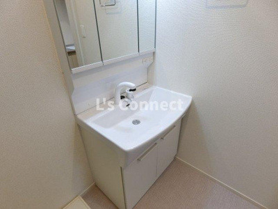 【洗面所】 | フェルヴォーレ | 朝の支度もスムーズな独立洗面台。