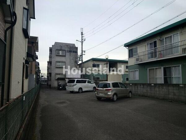 コスモ栄谷の駐車場