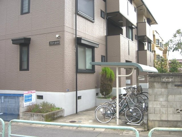 プランドール市川のエントランス