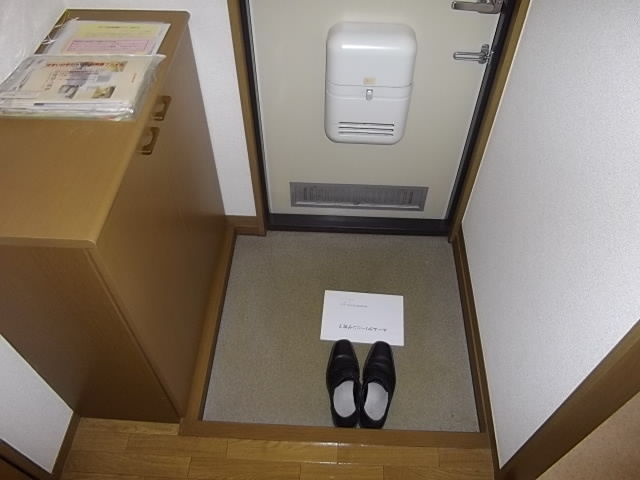 プランドール市川の玄関