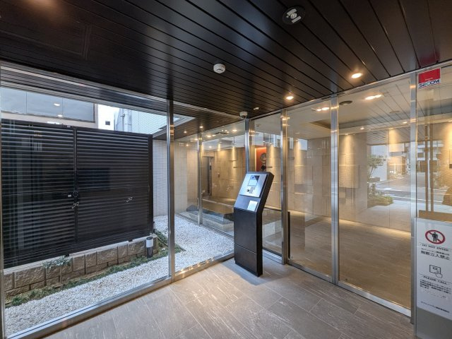 ルフォンリブレ蔵前のエントランス|エントランス風除室