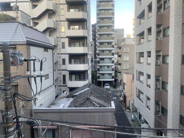 ルフォンリブレ蔵前の展望|バルコニーから西側の眺望正面は道路のため、低層階ですが抜け感があります