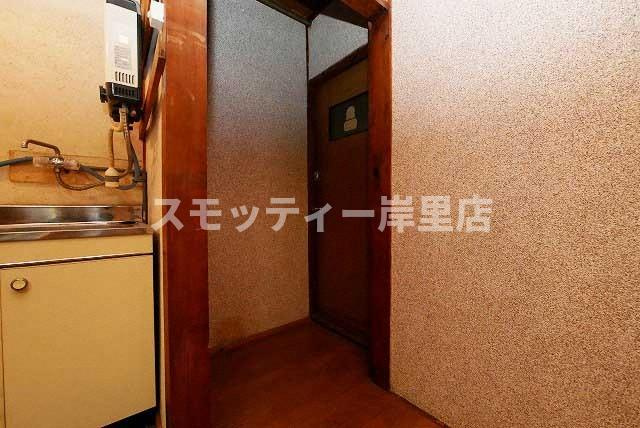 大阪市阿倍野区松虫通１丁目のハイツの玄関