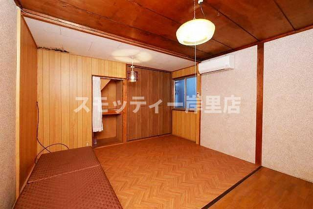 大阪市阿倍野区松虫通１丁目のハイツの居間・リビング