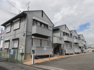 【外観】 | ゆったり敷地。防犯シャッター付いてます。