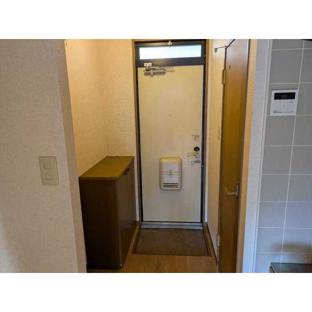 岐阜市日野東４丁目のアパートの玄関