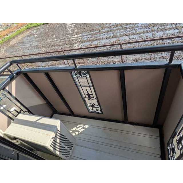 岐阜市日野東４丁目のアパートのバルコニー