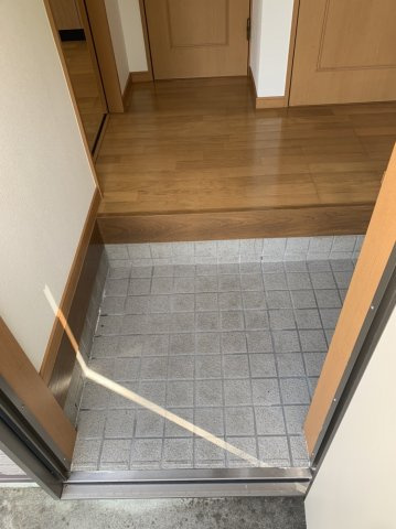 ハイツ大久保の玄関|収納もある玄関です