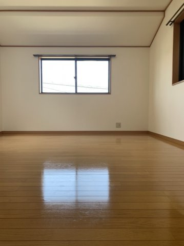 ハイツ大久保の洋室|スタンダードな洋室です