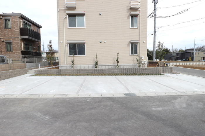 リコリスの駐車場