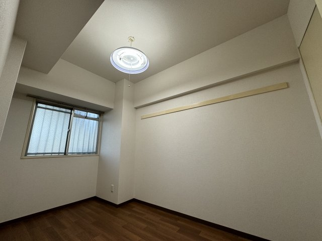 -三丁目不動産-　ダイアパレスビッグイウイング深谷　専用庭の洋室