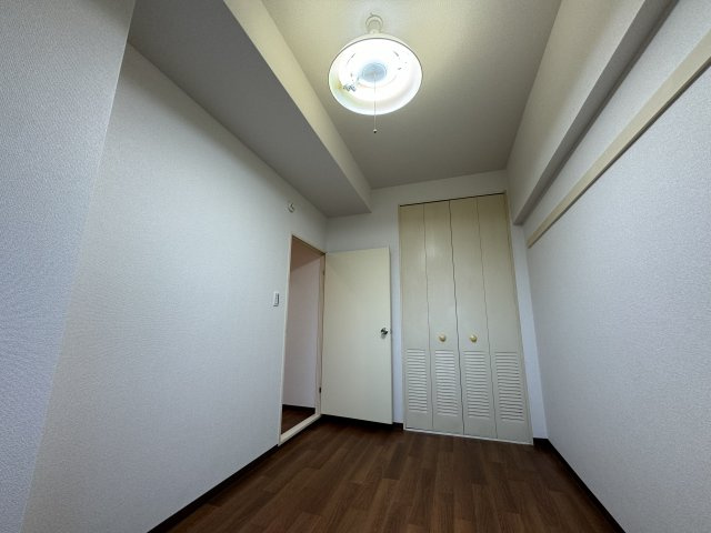 -三丁目不動産-　ダイアパレスビッグイウイング深谷　専用庭の洋室