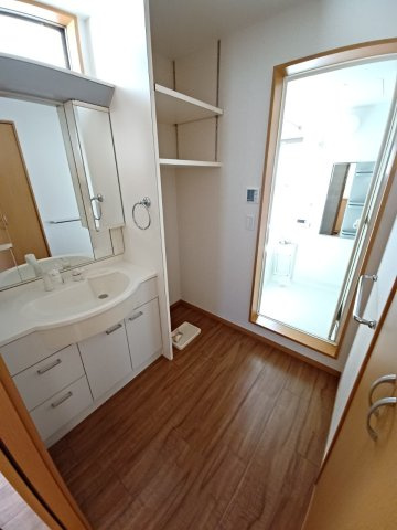 モン・シャトレの洗面所|脱衣スペースもあります