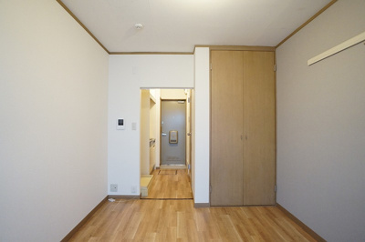 【洋室】 | プリムベール | 温かみがあり、明るい色使いのクッションフロアです（写真は他室です）