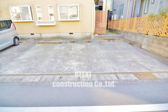 フルハウスヒルマの駐車場