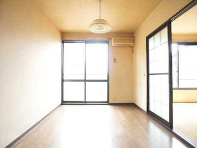 【居間・リビング】 | かりんコーポ | 広々と使えます。