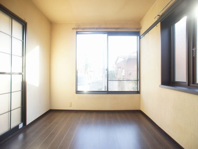 【寝室】 | かりんコーポ | のんびり生活できる和室のお部屋です。